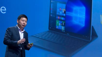 Richard Yu, CEO de Huawei, presentó la MateBook, una PC híbrida de 12 pulgadas