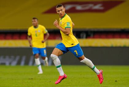 Richarlison tiene 24 años y juega en el Everton