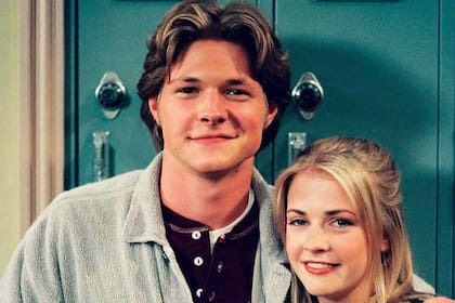 Richert fue conocido por interpretar a Harvey, pareja de Sabrina en la serie emitida entre 1996 y 2003