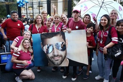 Niños, adolescentes, jóvenes y adultos se congregaron para festejar la presencia del cantante