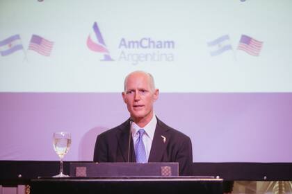 Rick Scott es uno de los impulsores del horario permanente (Foto: Archivo)