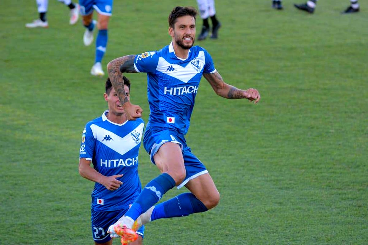 Ricky Alvarez festeja el 1 a 0 contra Central Córdoba en Santiago del Estero