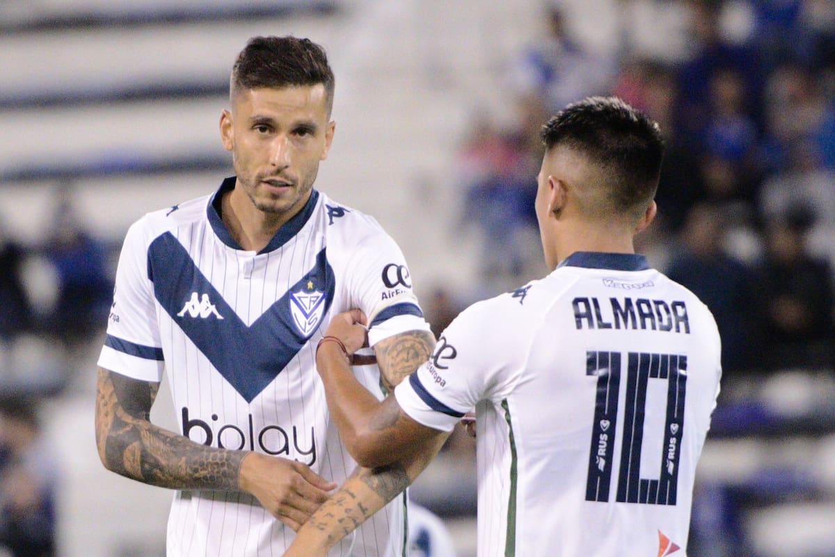 Ricky Alvarez y Thiago Almada, en una noche de despedidas en Vélez