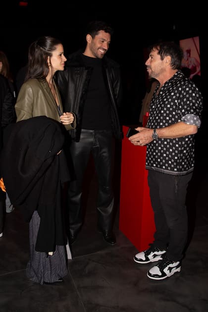 "Ricky es una persona encantadora que siempre está de buen humor, con una sonrisa, y es muy generoso cada vez que le pido ayuda con los looks", expresó Violeta Urtizberea sobre el anfitrión de la noche.