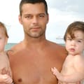 Valentino y Matteo, los hijos de Ricky Martin: cumplieron 18 y presentaron a sus novias
