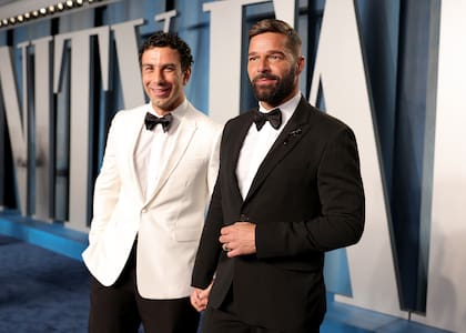 Ricky Martin y Jwan Yosef, con clásicos esmóquines en blanco y negro
