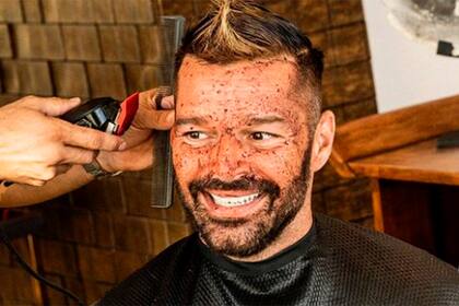 Ricky Martin y un cambio de look para "matar el aburrimiento"