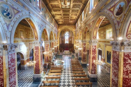 Rico interior de la catedral de Rossano