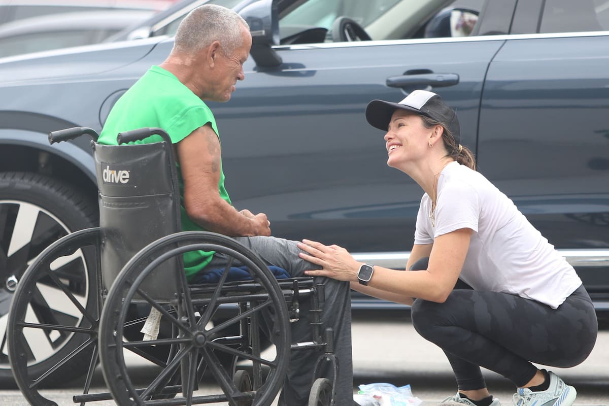 Ricos, famosos y solidarios: de Jennifer Garner a Tom Holland, las celebridades y sus buenas acciones del día en fotos
