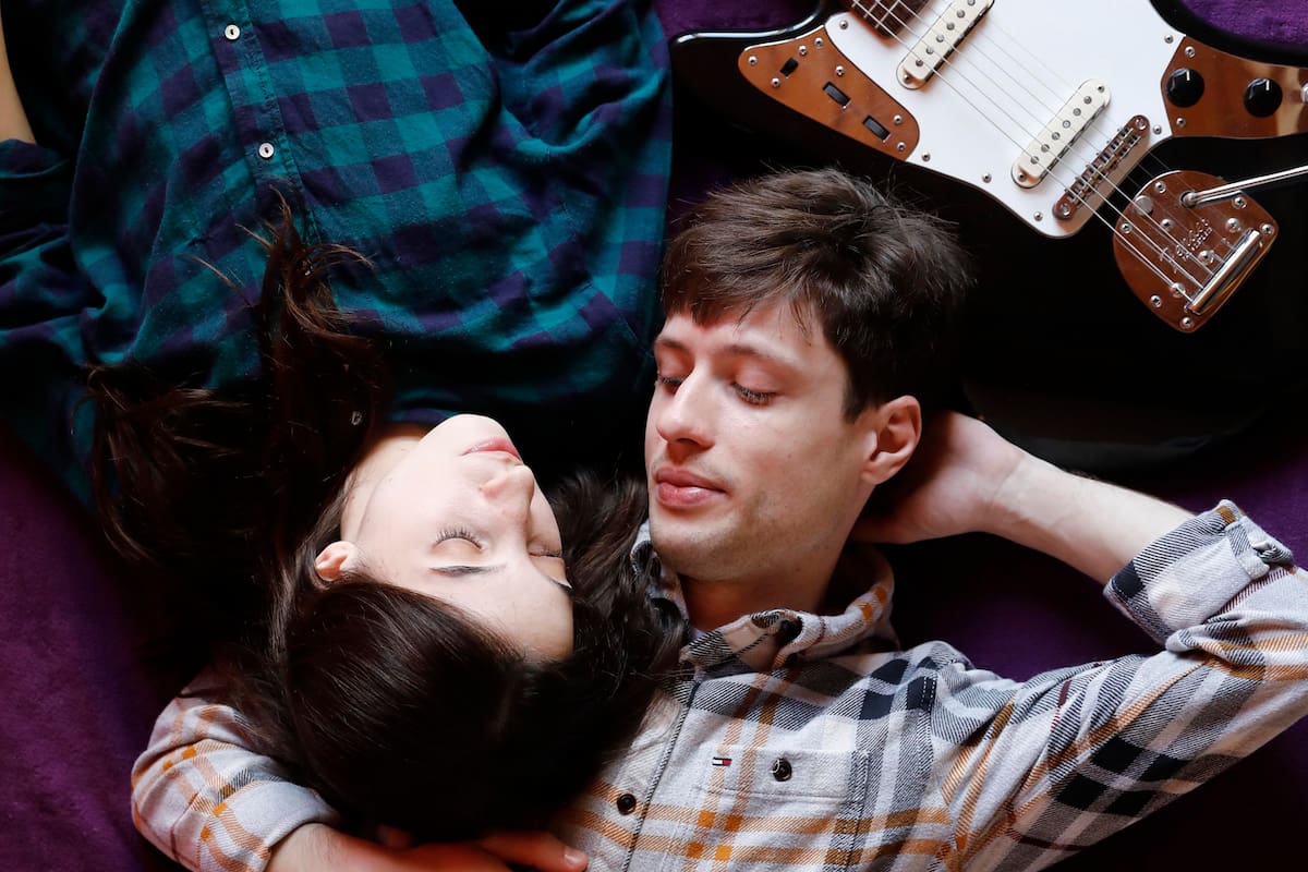 Riel. Mora Riel (guitarra) y Germán Loretti (batería) hicieron de su simbiosis amorosa un proyecto prolífico