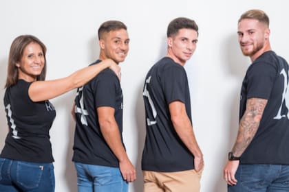 Rielamac trabaja con las franquicias de Selú, Sweet, Ossira, MuaA y Opositor, para ésta última los Mac Allister hacen las fotografías para promocionar la marca y los locales