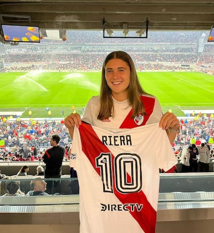 Riera, fanática de River, suele ir al Monumental