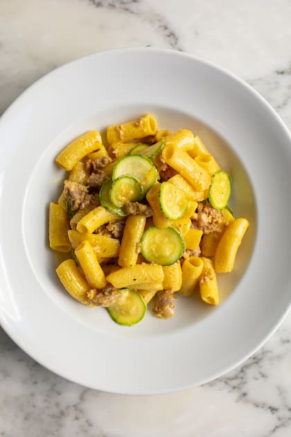 Rigatoni con azafrán y zucchini de Casa Paradiso.