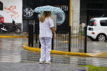 Rige una alerta amarilla por vientos en la ciudad de Buenos Aires para este martes.