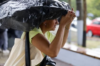 Rige una alerta por lluvias en dos provincias de la Argentina
