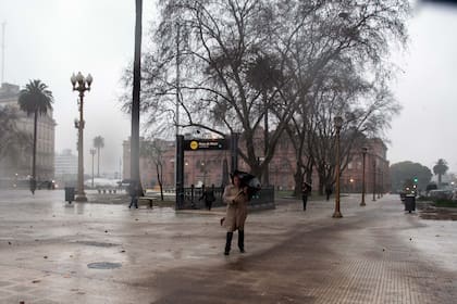 Rige una alerta por vientos para la región central del país