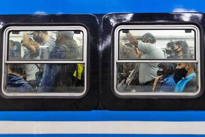 Rigen las nuevas restricciones en el AMBA. Estación de trenes de Constitución