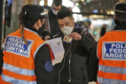 Rigurosos controles en la estación de trenes de Retiro