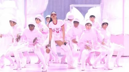 Rihanna abriendo los VMAs