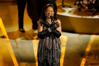 Rihanna interpretó la canción "Lift me up" de la película Pantera Negra: Wakanda por siempre en la pasada edición de los premios Oscar (Archivo)