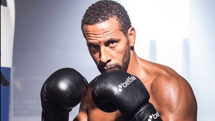 Rio Ferdinand quiere probar con los guantes