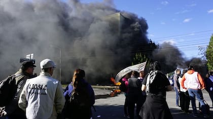 Río Gallegos: protestas, desalojo y una herida frente a la Legislatura antes de la última sesión del año
