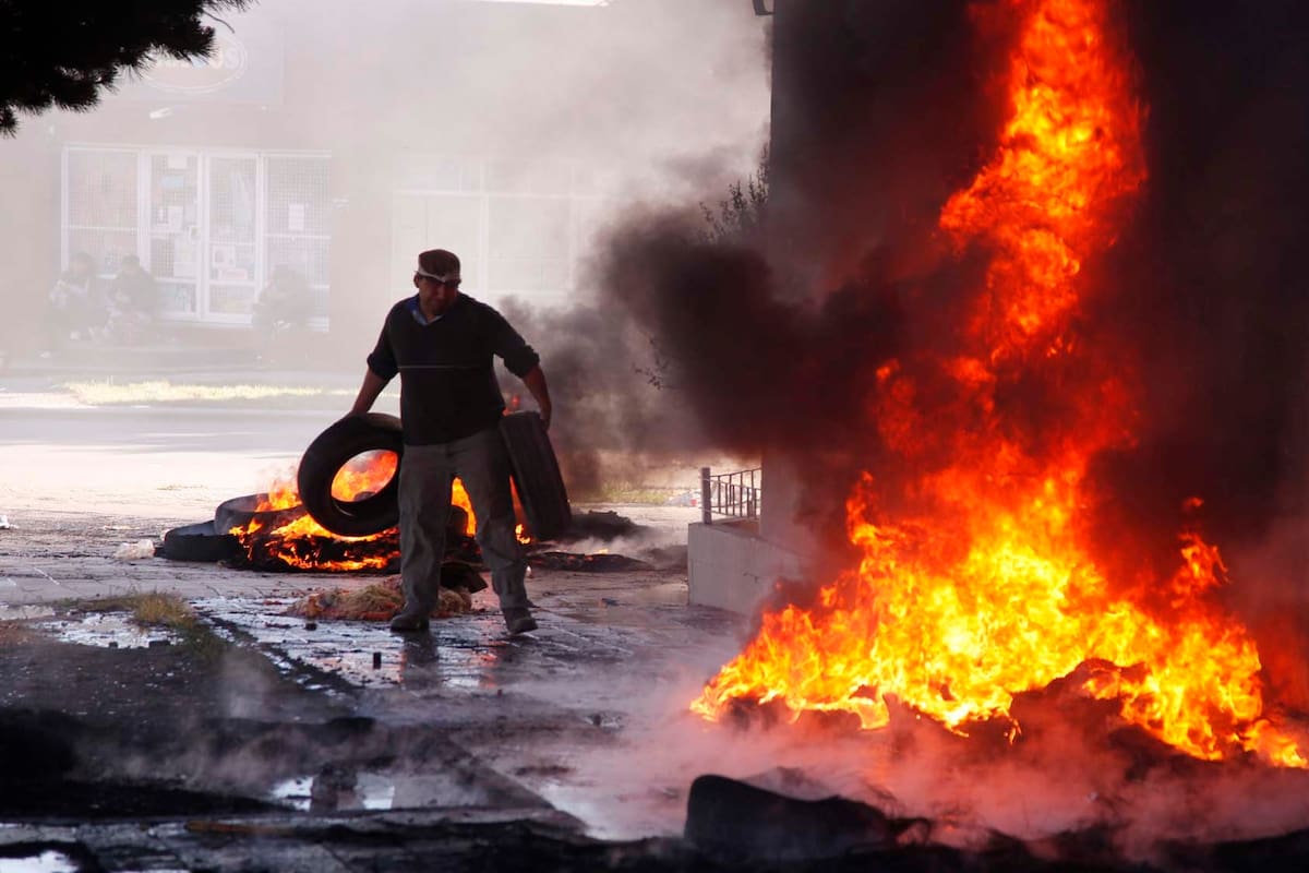 Río Gallegos: protestas, desalojo y una herida frente a la Legislatura antes de la última sesión del año