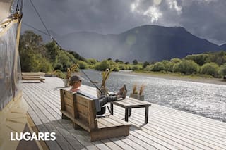 El campamento de lujo que combina naturaleza y servicios cinco estrellas frente a un río esmeralda