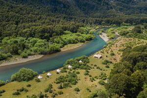 Río Manso Camp, con carpas africanas y servicio todo incluido, es una de las propuestas a todo lujo para disfrutar la naturaleza