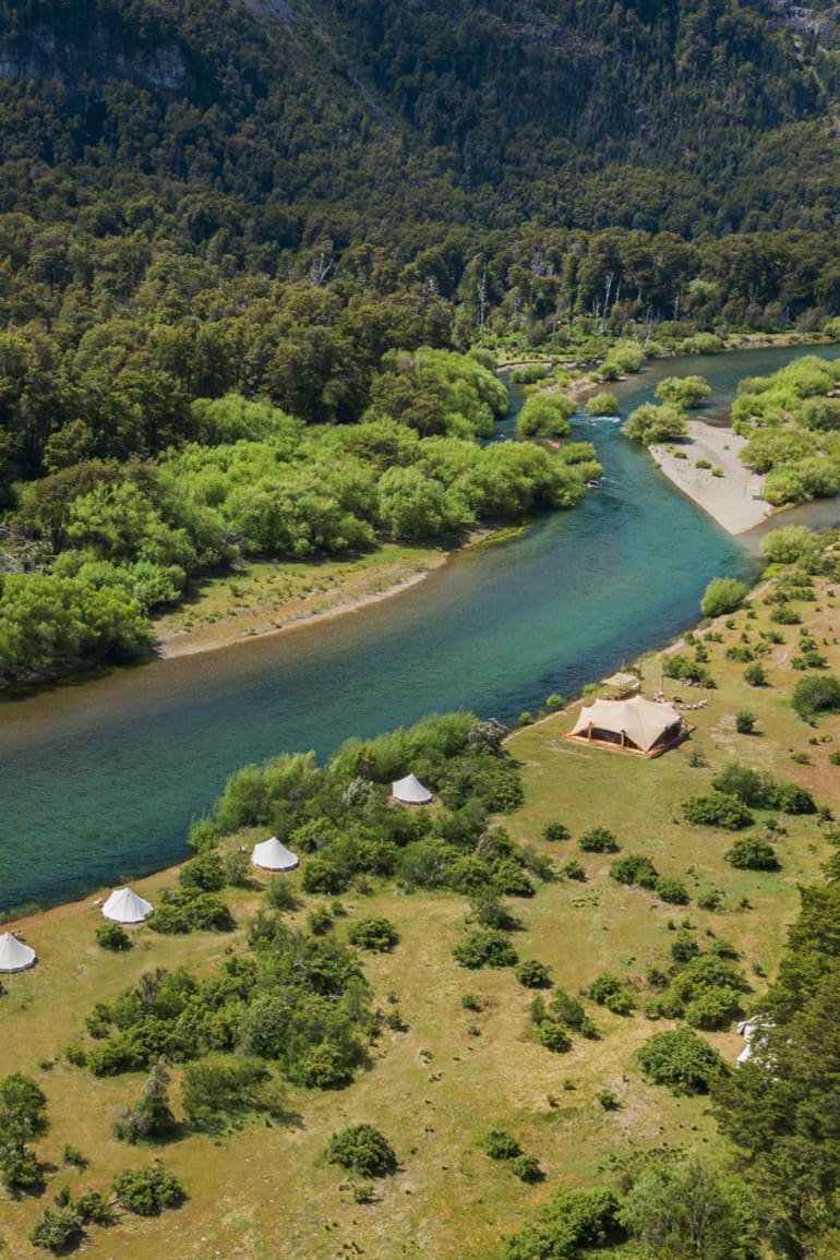 Río Manso Camp, con carpas africanas y servicio todo incluido, es una de las propuestas a todo lujo para disfrutar la naturaleza