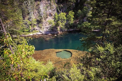 Río Manso Camp Luxury Glamping propone retiros de yoga para reconectar con la naturaleza en el predio a 90 kilómetros de Bariloche