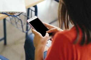 Otra provincia reguló el uso de celulares, y también de la IA, en las escuelas: los detalles