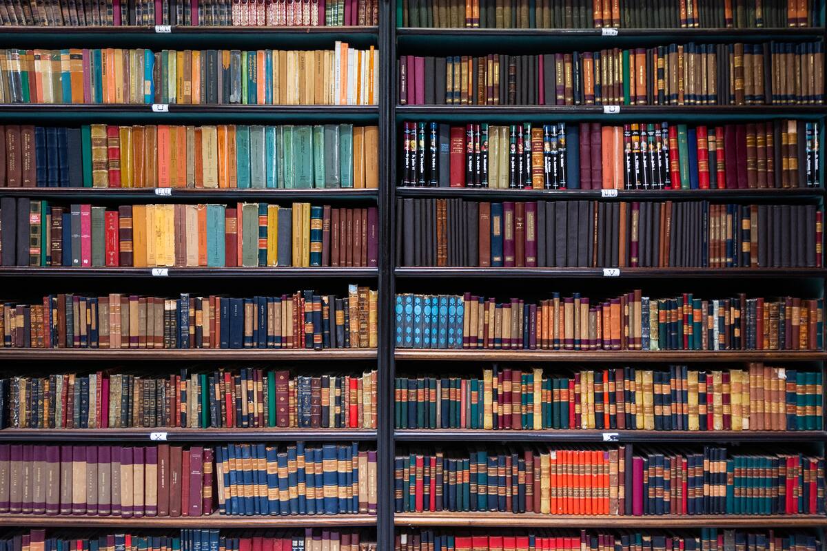 Artusi bibliotecas
Rio de Janeiro / Brazil - July 20 2018: The beauty of the famous library Royal Portuguese Gabinet of Literature (Gabinete Real Portuguues de Literatura) at downtown Rio de Janeiro, Brazil.