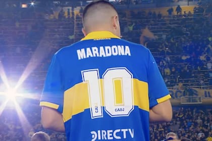 Riquelme da su discurso, con la 10 de Maradona
