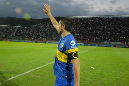 Riquelme, en un encuentro de la Copa Argentina: con la ilusión de los hinchas, como postal