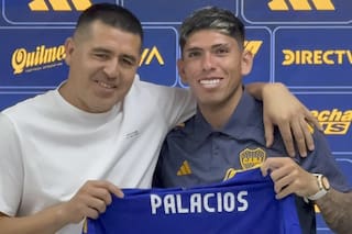 Riquelme lo buscó más de un año y Palacios le respondió: la camiseta de su debut y el gol “de suerte”