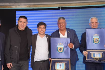 Riquelme, Kiciloff, Tapia y Julio Alak, intendente de La Plata