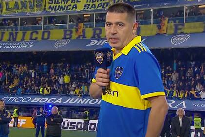 Riquelme le habla a la Bombonera tras el partido despedida