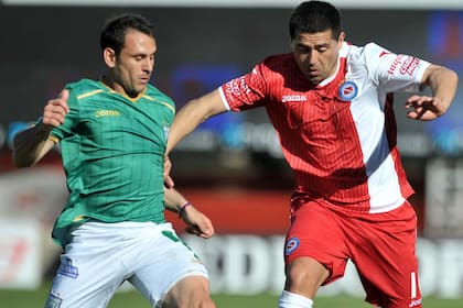 Riquelme no pudo evitar la caída de Argentinos en Caballito