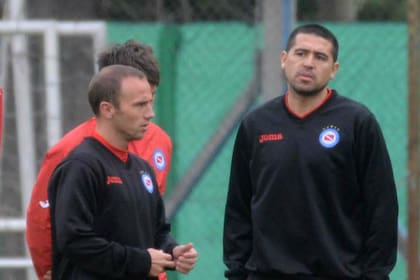 Riquelme se lesionó y no jugará por, al menos, dos semanas