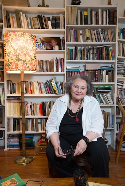 Rita Cortese, en el living de su casa en Montserrat