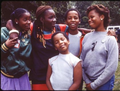 Rita con cuatro de sus hijos. De izquierda a derecha: Sharon, Stephen, Ziggy y Cedella en Central Park, Nueva York, en 1992