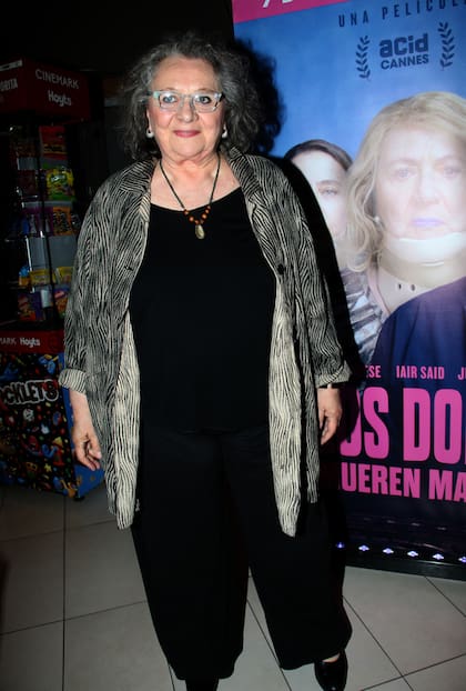Rita Cortese es una de las protagonistas del film, que encuentra su pico dramático cuando David comienza a oscilar entre la convivencia íntima con su madre y su voracidad por llenar su angustia existencial, ocupando sus horas aprendiendo a manejar, yendo a especialistas más baratos que en Europa, e intentando tener sexo con cualquier hombre que le demuestre un poco de atención