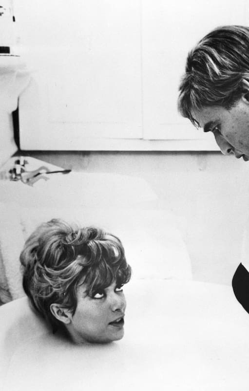 Rita Moreno y Marlon Brando en La noche del día siguiente