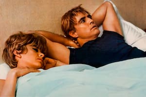 Rita Moreno y Marlon Brando: un embarazo inesperado, abusos, frenesí y un intento de suicidio a lo largo de ocho tormentosos años