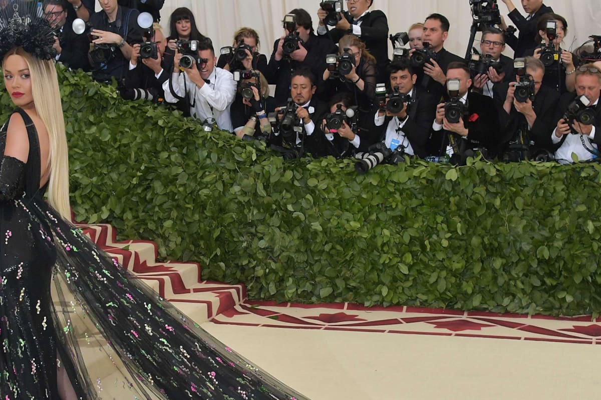 Lily Collins en la Met Gala