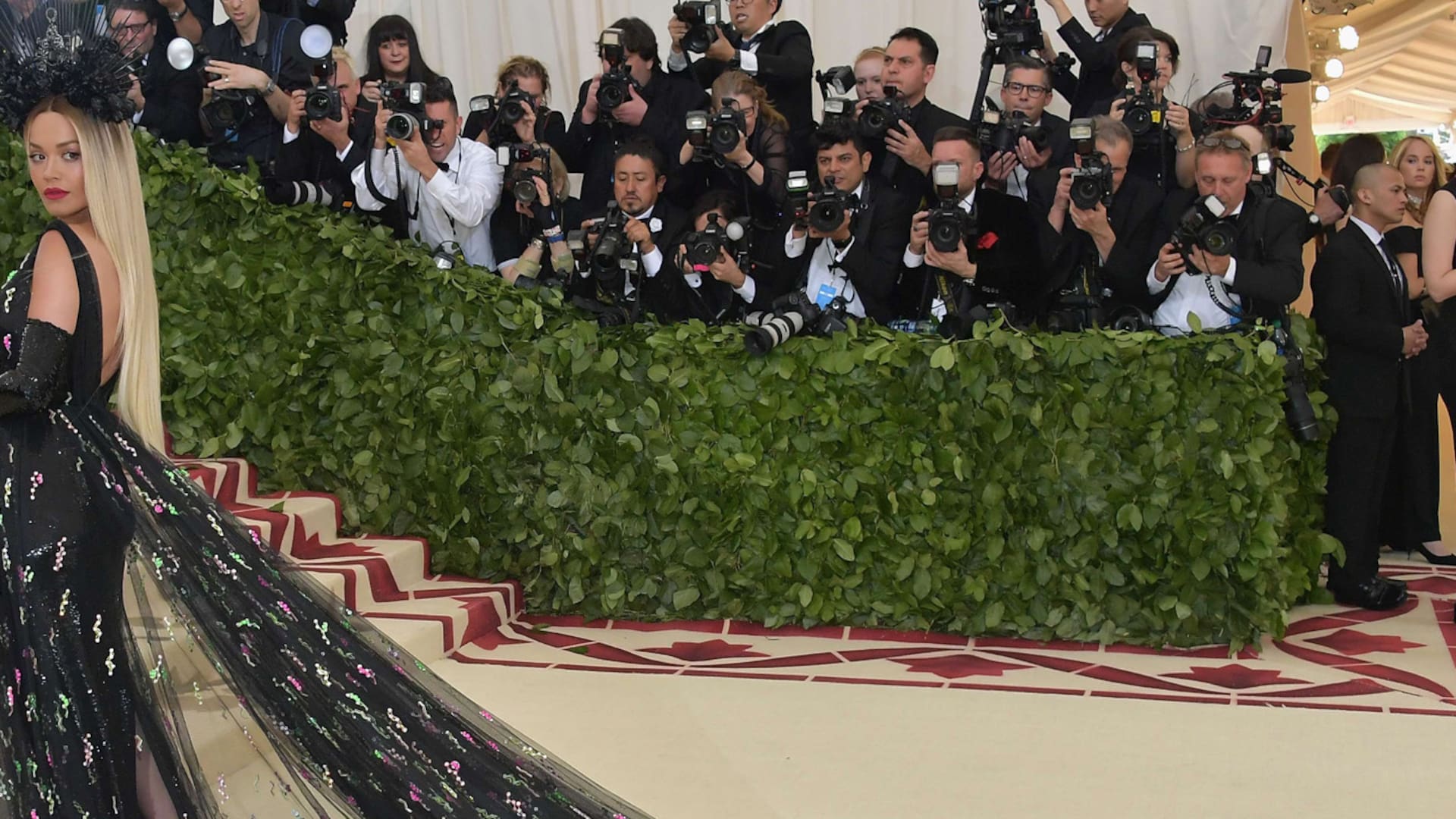 Lily Collins en la Met Gala