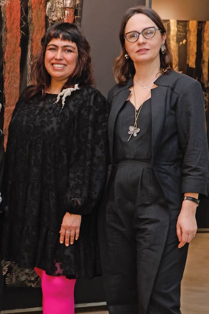 Rita Soto Ventura e Irina Khatsernova, dos de las artistas que presentan su trabajo