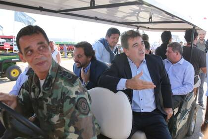 Ritondo a punto de comenzar la recorrida por la muestra