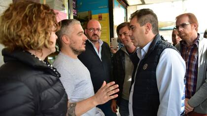 Ritondo recorrió y timbreó en Lomas de Zamora